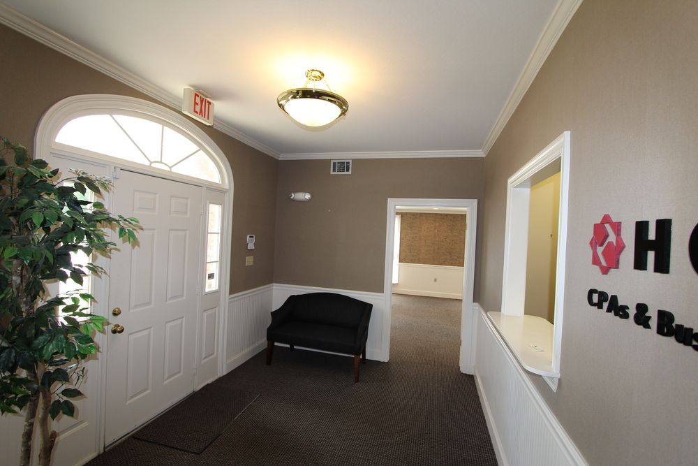 Office Space For Sale/Lease: 101 Madison Plz, Hattiesburg, MS 39402